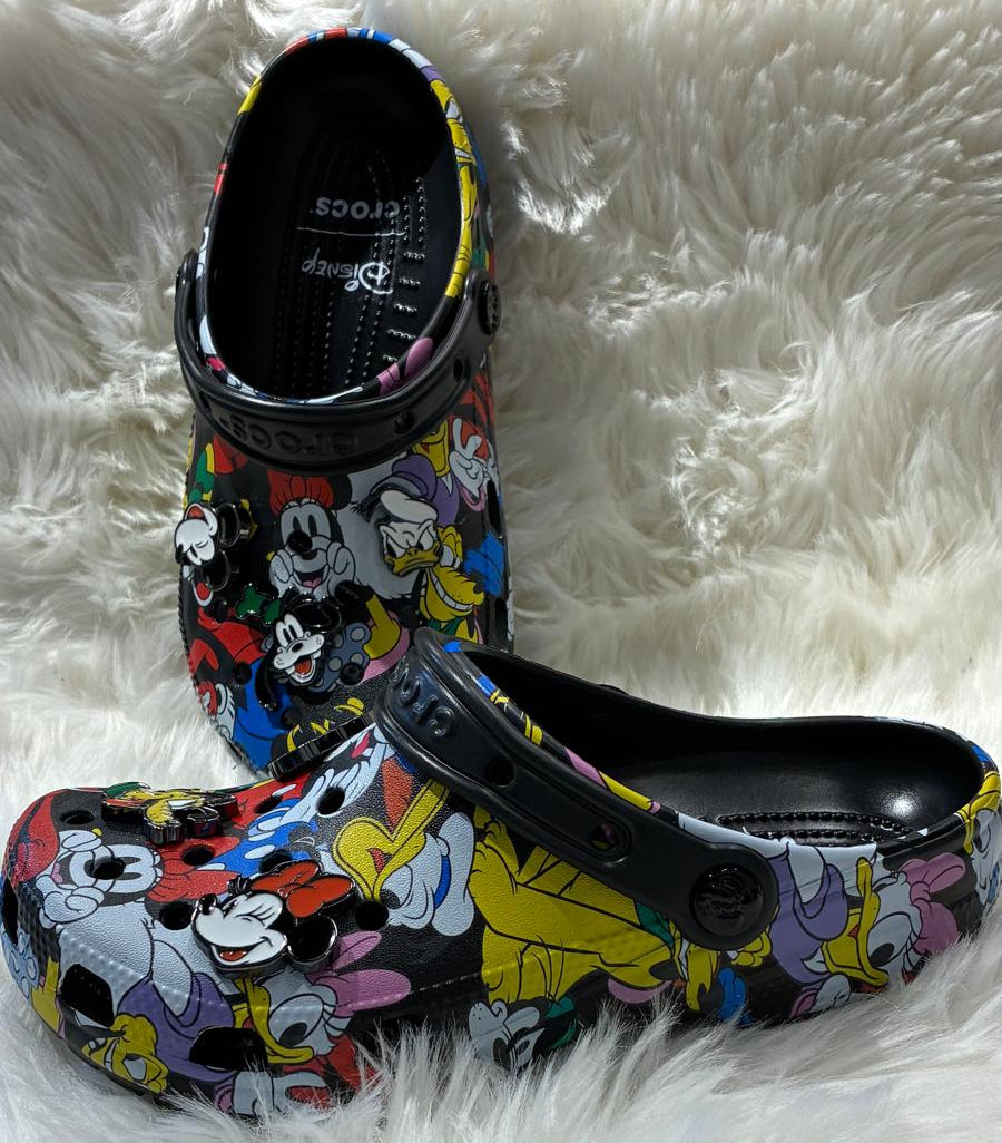 Crocs  Édition Limitée – Tous Vos Héros en Une Seule Paire