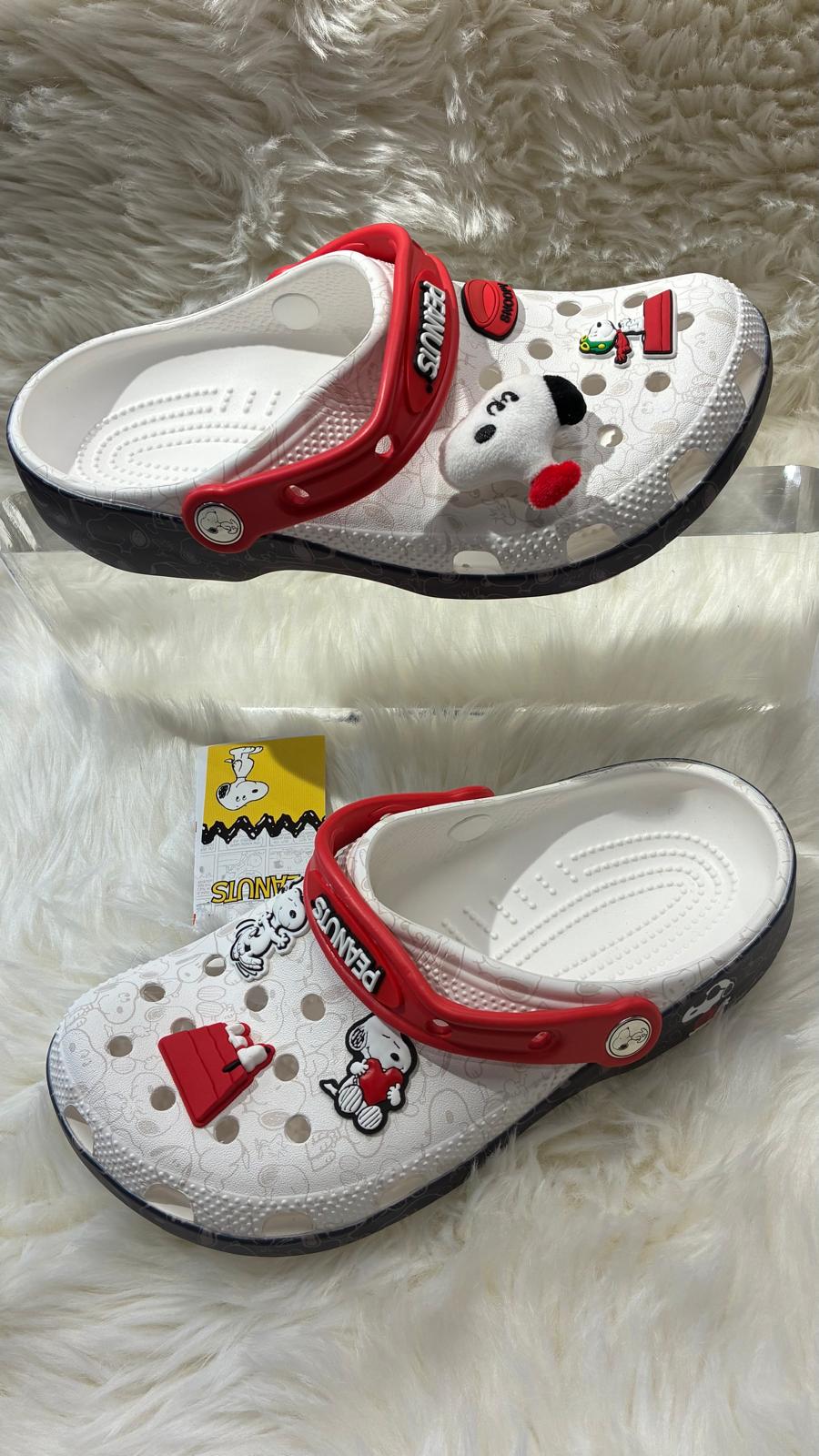 Crocs  Édition Limitée – Tous Vos Héros en Une Seule Paire